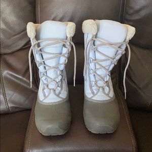 Sorel woman snow boots